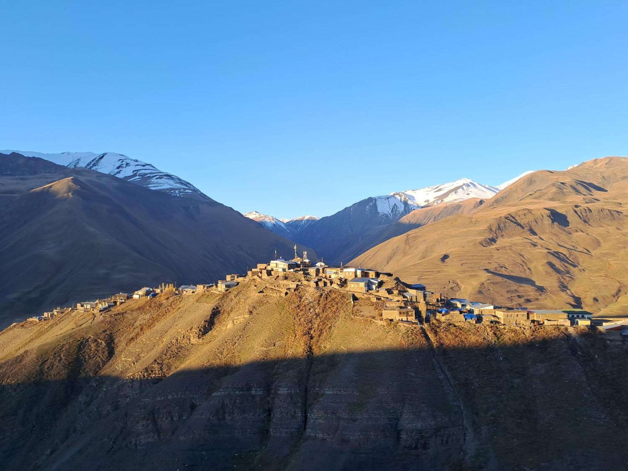 Xinaliq Khinalig Izzet'S Riverside Home Stay Eksteriør billede