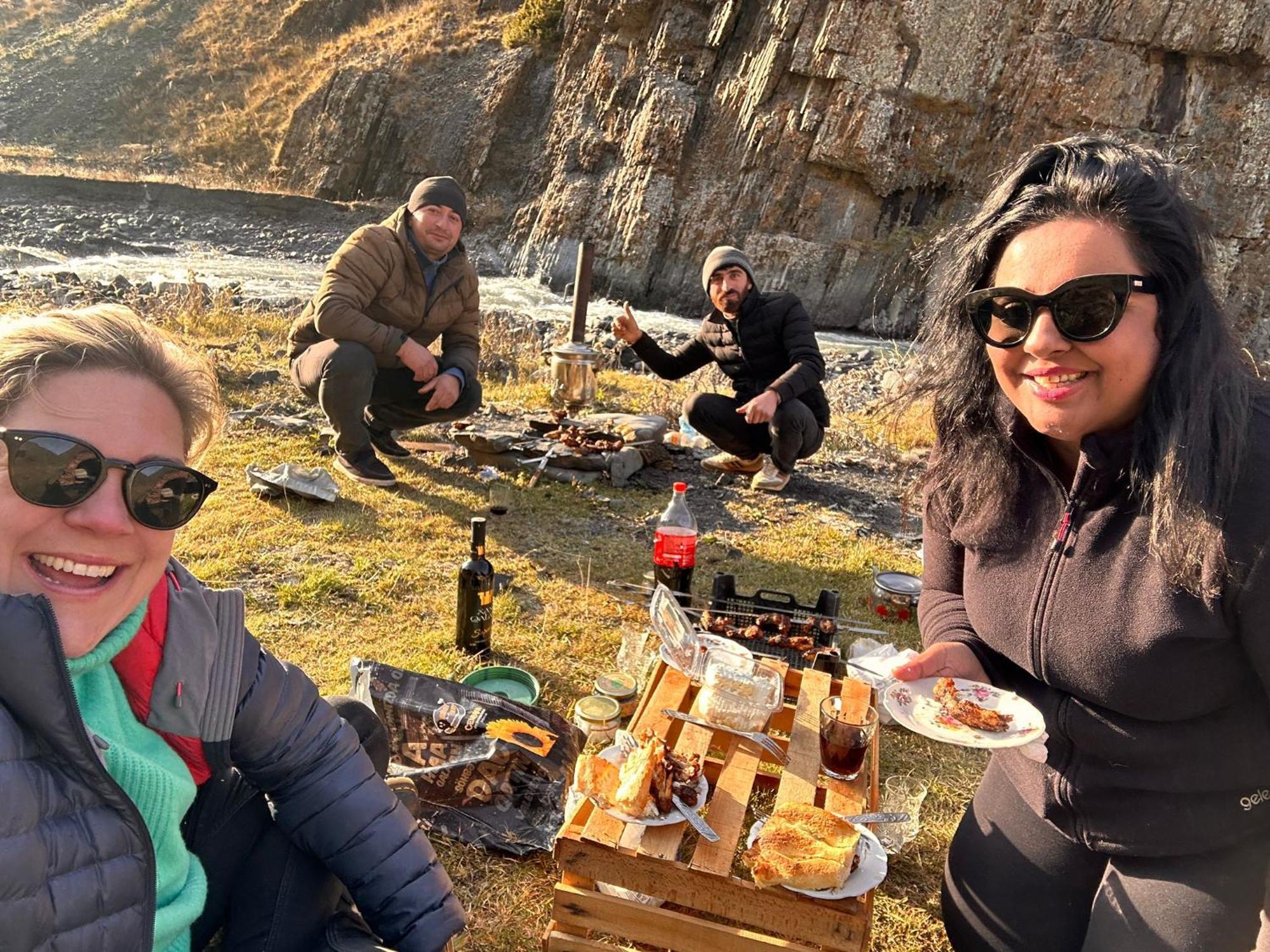 Xinaliq Khinalig Izzet'S Riverside Home Stay Eksteriør billede