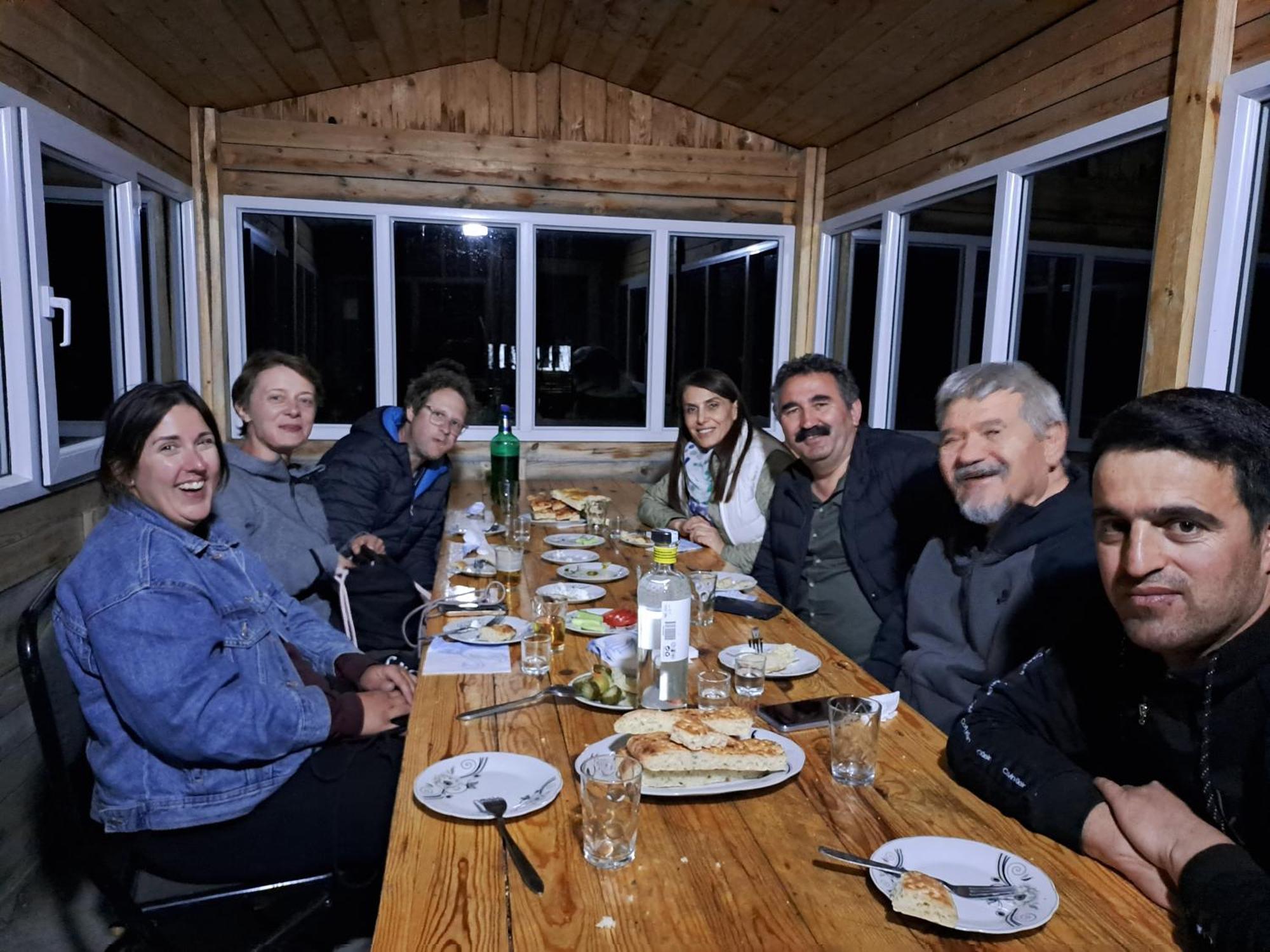 Xinaliq Khinalig Izzet'S Riverside Home Stay Eksteriør billede