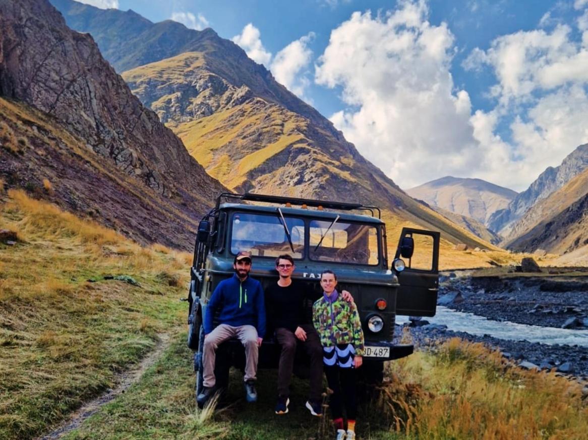 Xinaliq Khinalig Izzet'S Riverside Home Stay Eksteriør billede