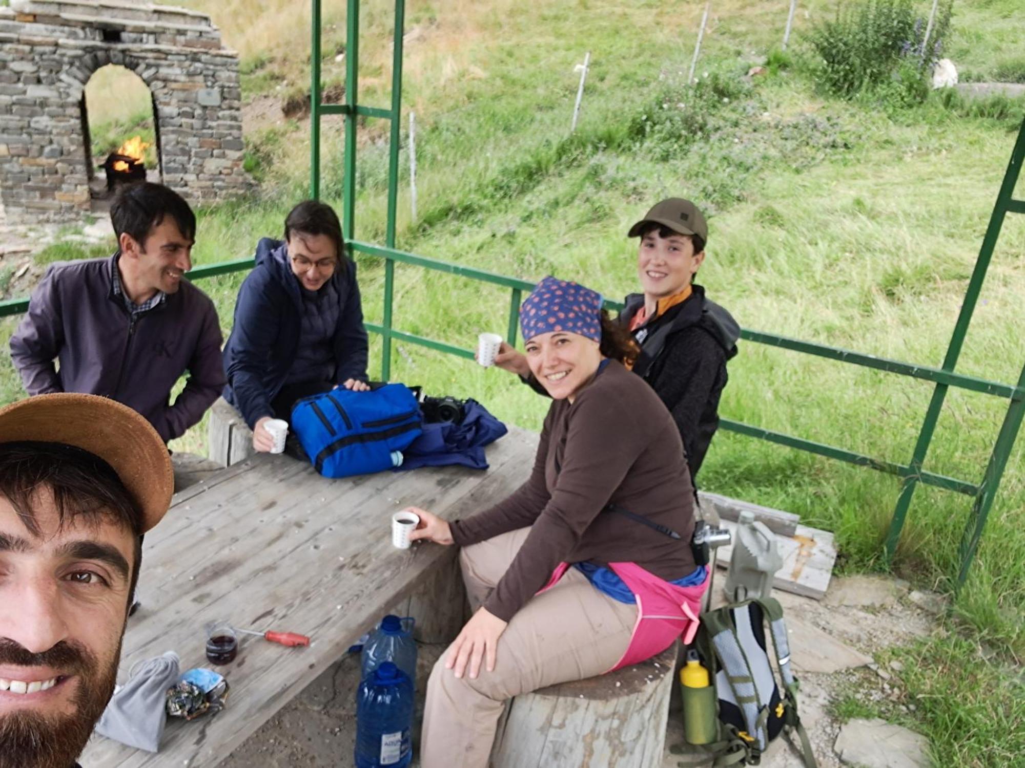 Xinaliq Khinalig Izzet'S Riverside Home Stay Eksteriør billede