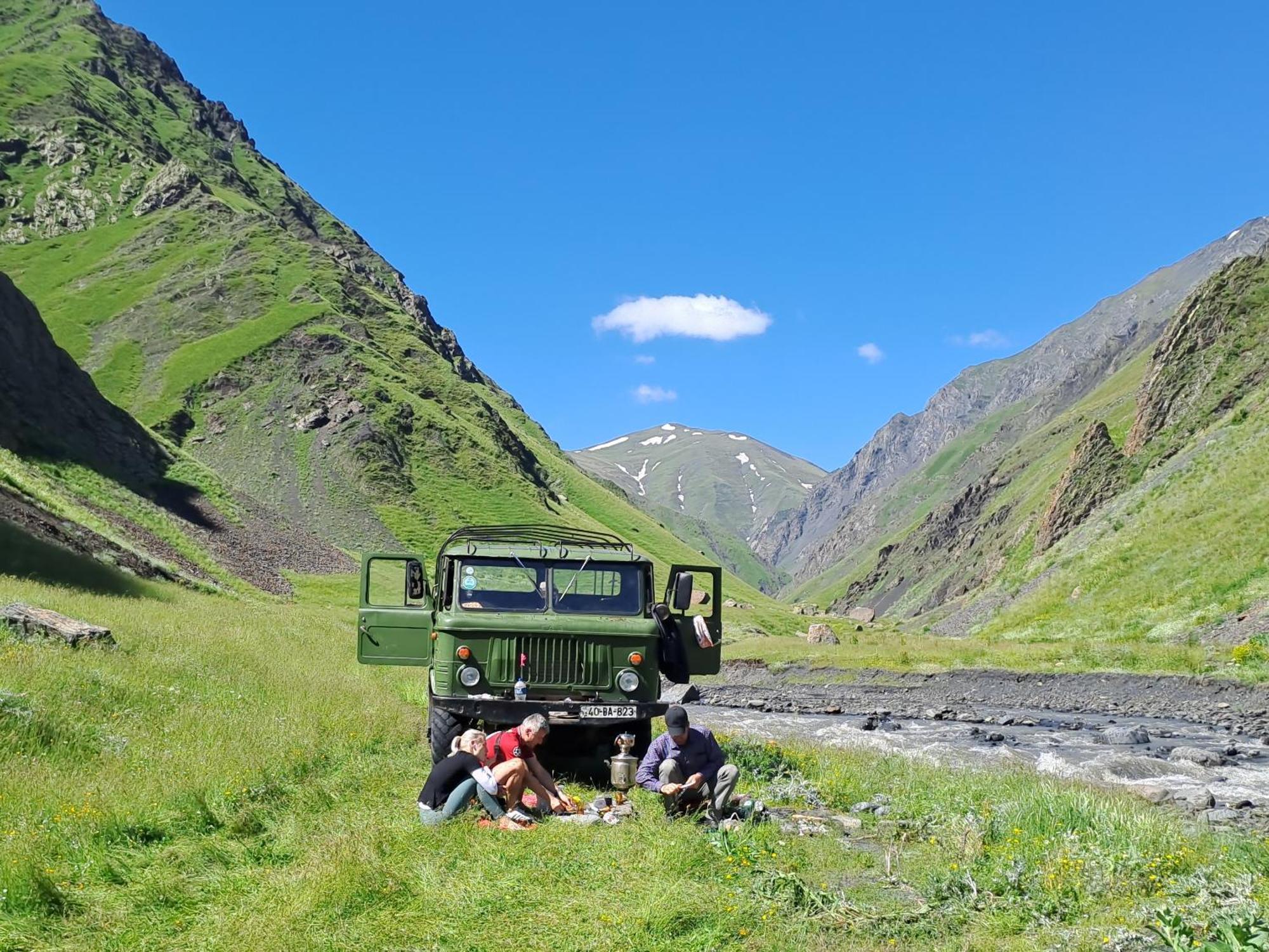 Xinaliq Khinalig Izzet'S Riverside Home Stay Eksteriør billede