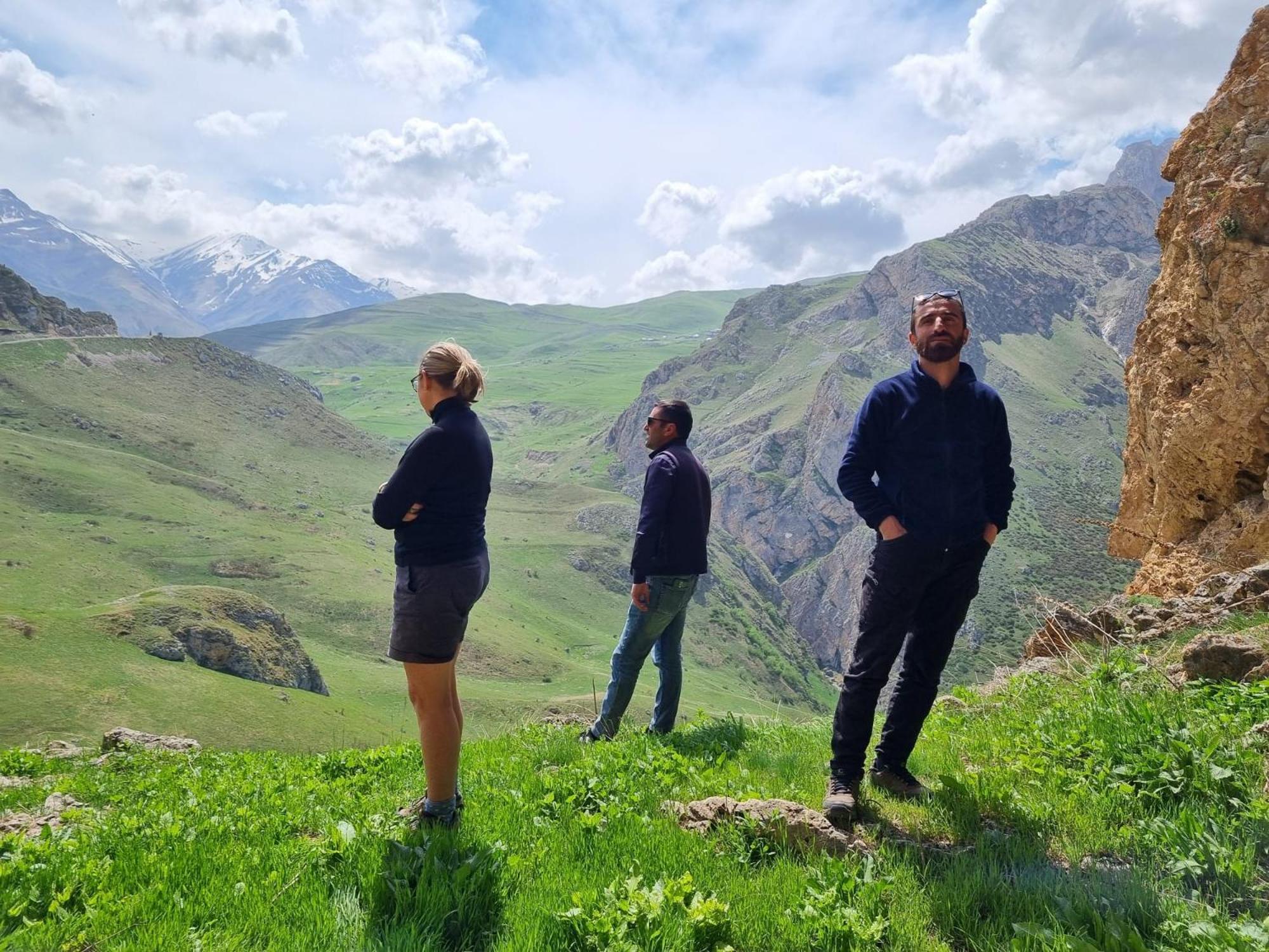 Xinaliq Khinalig Izzet'S Riverside Home Stay Eksteriør billede